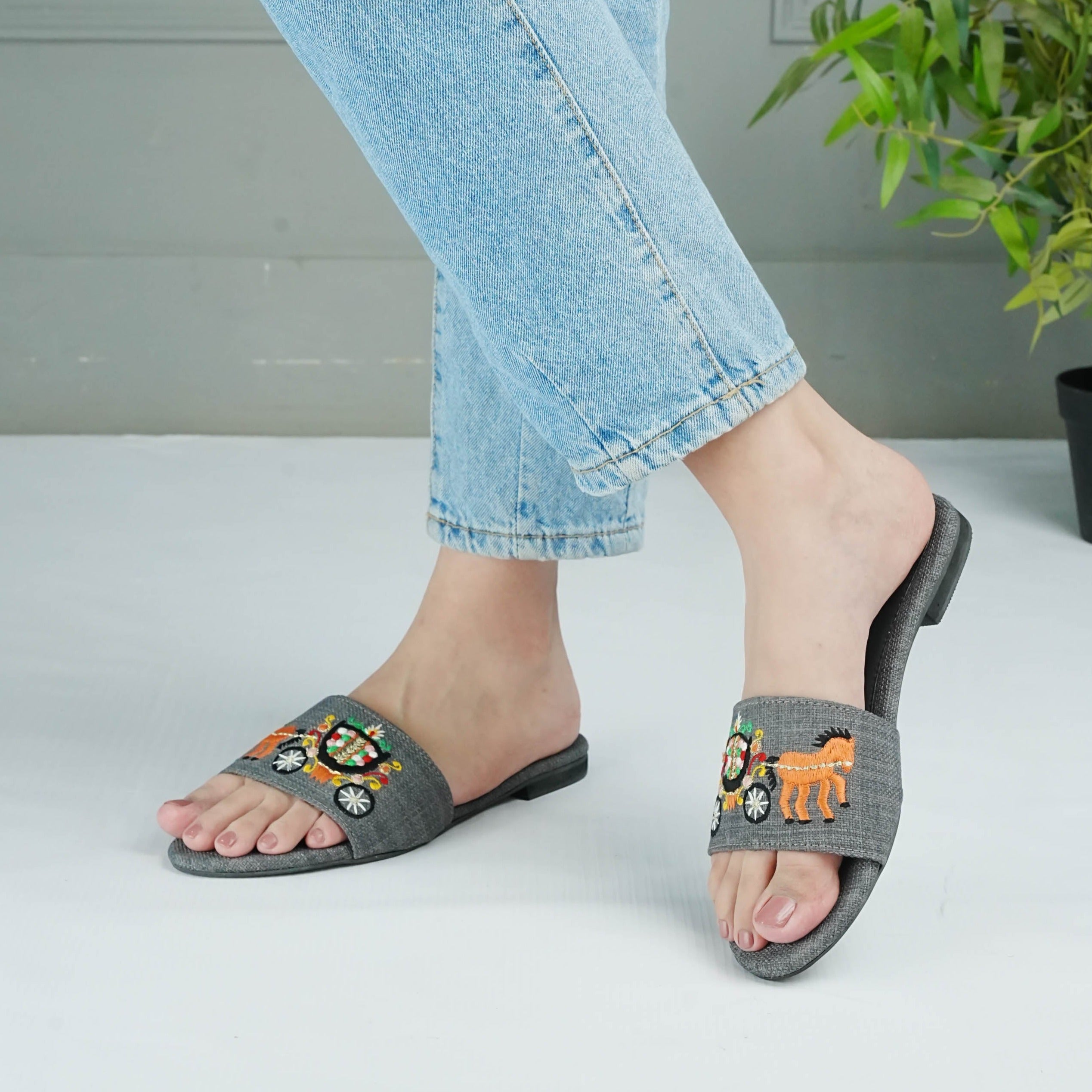 Horse Cart Embroided Flat