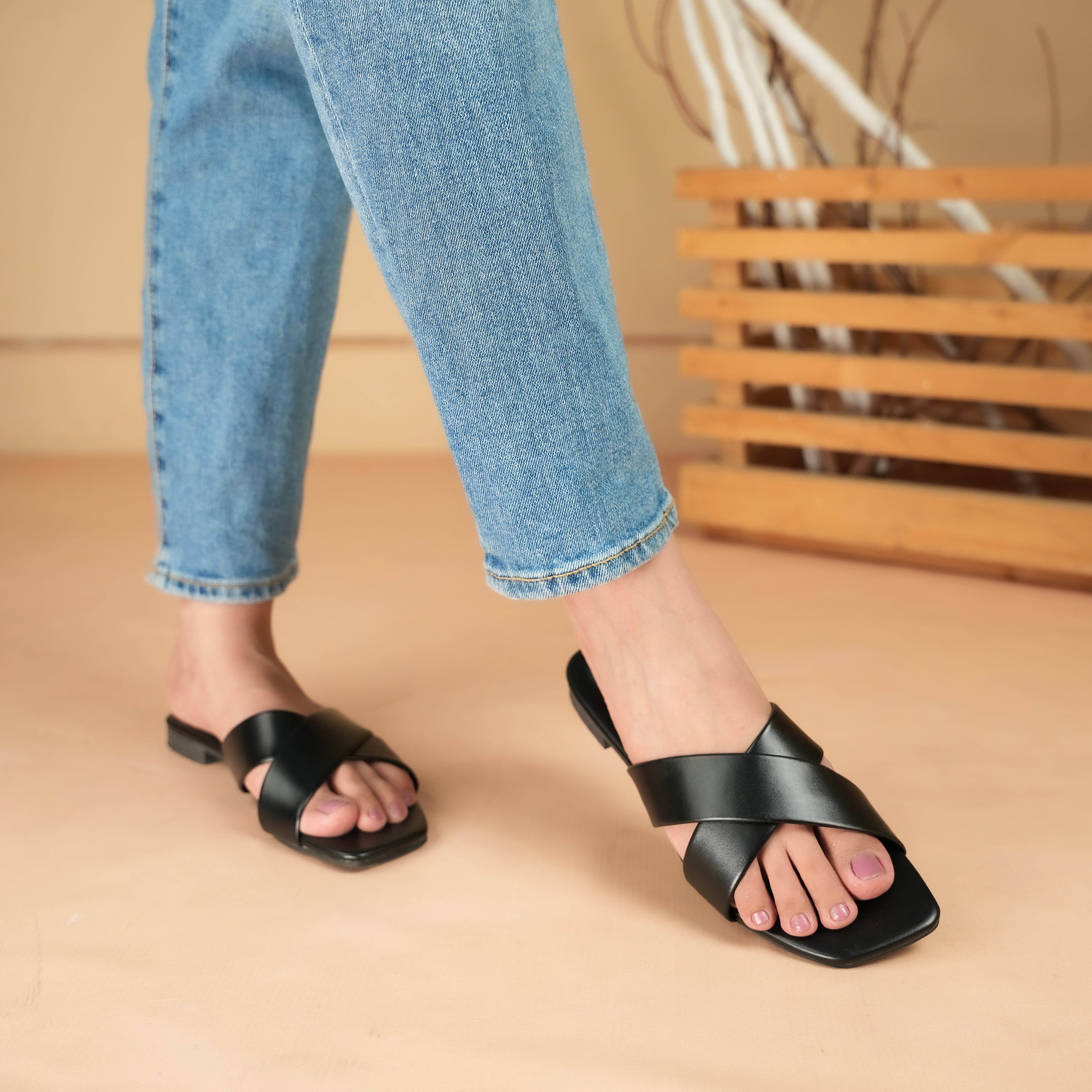 Cross Flats – Stylish & Comfortable Women’s Flats
